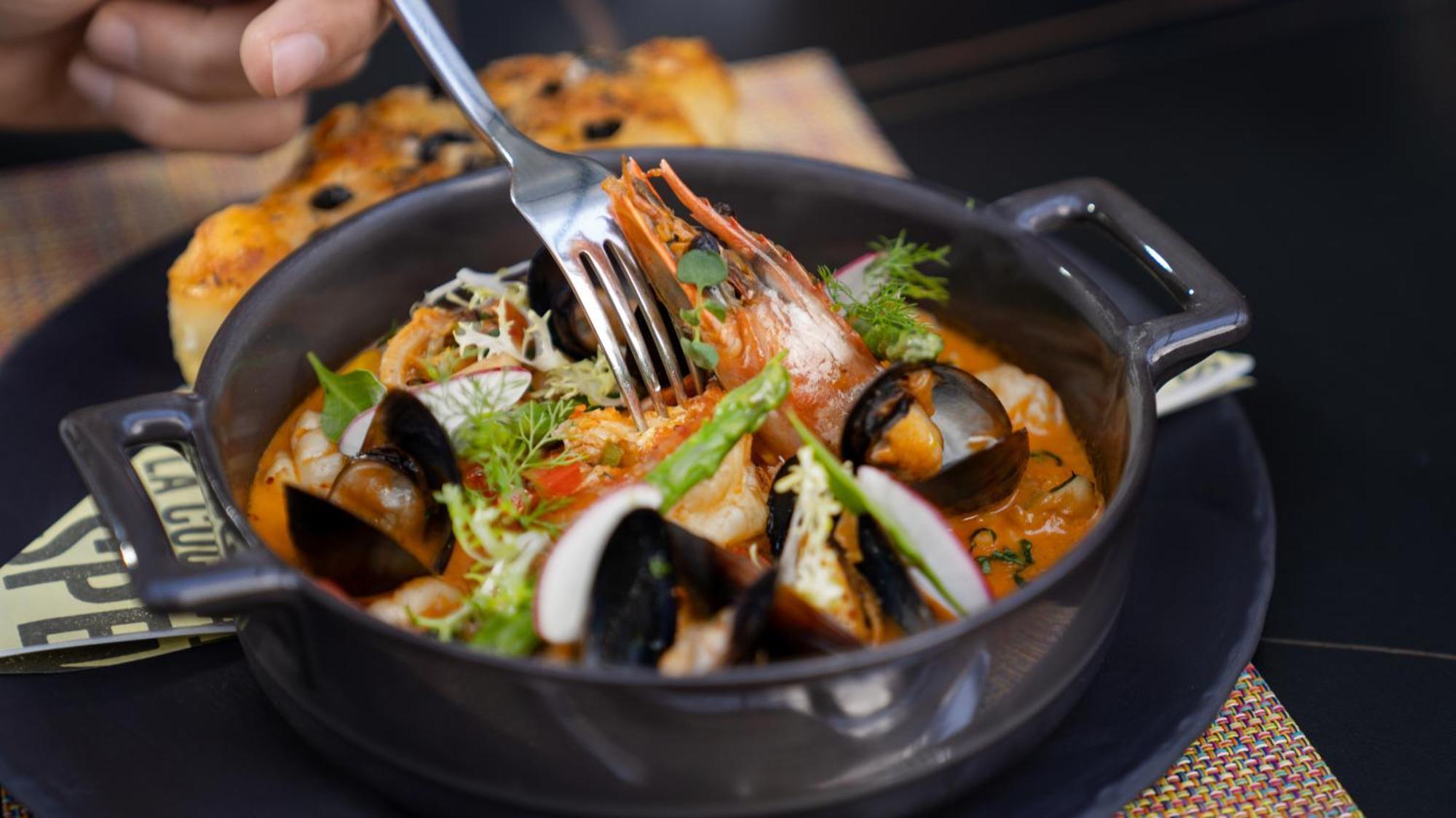 The Abdali Boulevard Hotel Ammán Exteriér fotografie Thai seafood curry