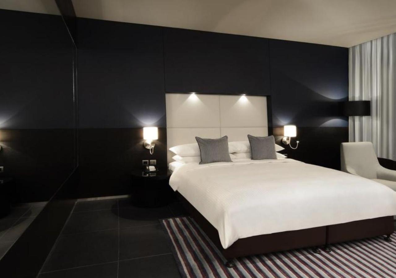 The Abdali Boulevard Hotel Ammán Exteriér fotografie A bedroom at the hotel